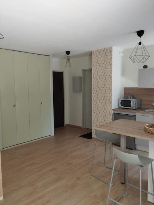 Studio Climatise Et Spacieux Situe Pres Des Parcs فيشي المظهر الخارجي الصورة